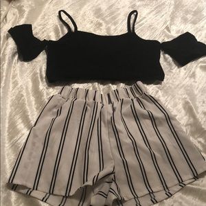 Black and white stripped set